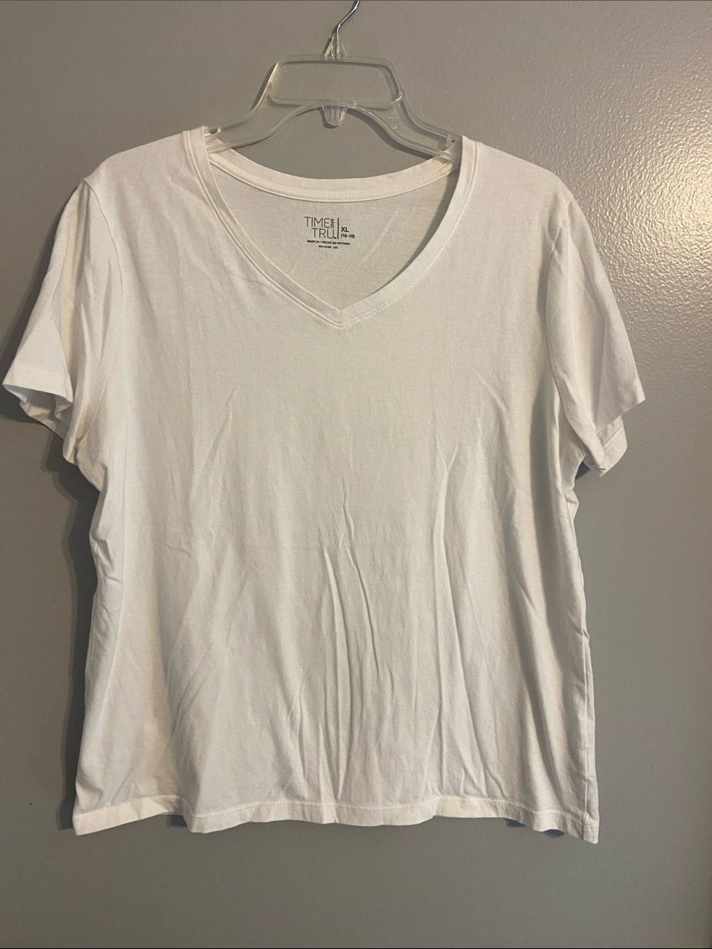 Time and Tru White V-Neck Short Sleeve Tee